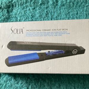 Solia Professional Ceramic Ion Flat Iron-Never Used